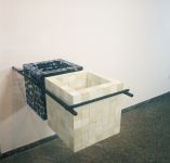 Ansprache an die Landschaft, 1996/97, (Holz, Lack, Silikon, Pigment, Glas),  je 35 x 35 x 35 cm